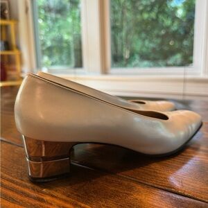 Salvatore Ferragamo shoes Vintage. Gorgeous pearl colored leather with gold heel